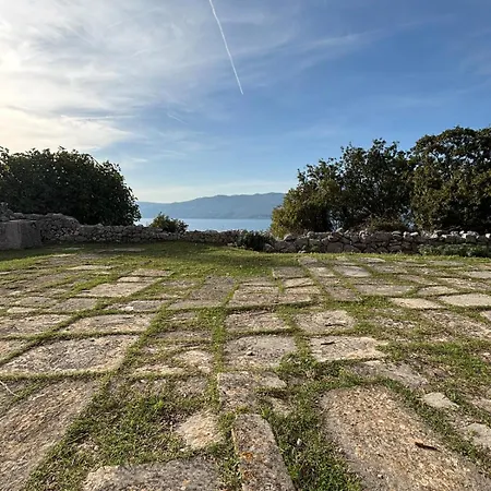 Island Escape Cres Porozina