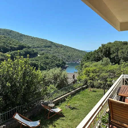 Villa Island Escape Cres