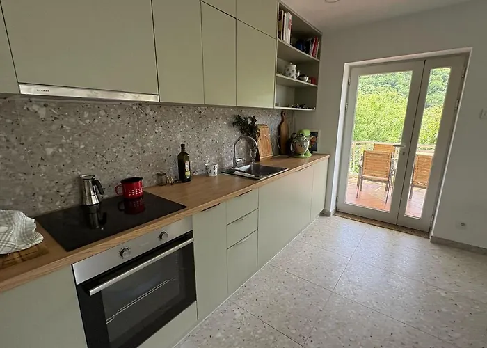 Island Escape Cres Porozina