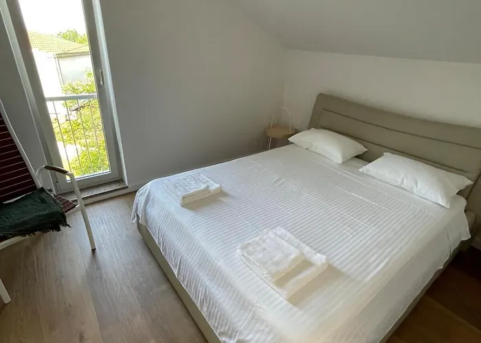 Island Escape Cres